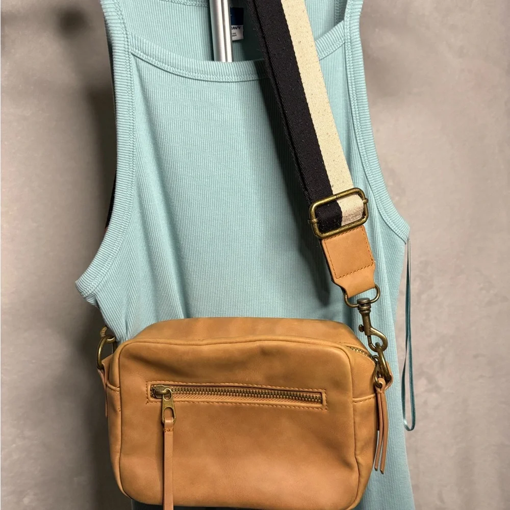 Universal Thread chic tan